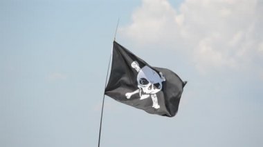 Korsan kafatası ve çapraz kemikler bayrağı