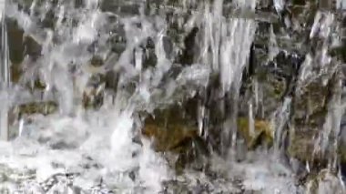 Parkta simetri suyu şelalesi