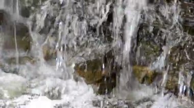 Parkta simetri suyu şelalesi