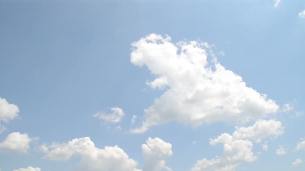 Cielo Azul Con Nubes — Vídeos de Stock