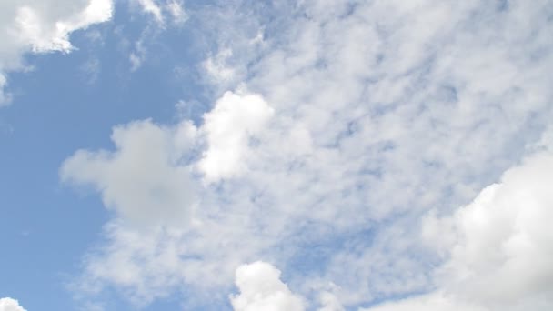 Céu Azul Com Nuvens — Vídeo de Stock
