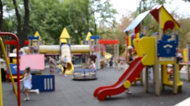 Çocuk parkı. Yazın çekim..