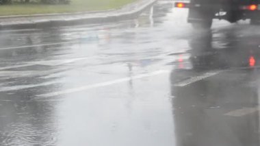 Ön cama yağmur damlaları