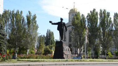 DONETSK - 11 Eylül: Donetsk 'teki madencilerin çalışmalarının görkemi anıtı. 11 Eylül 2011, Donetsk, Ukrayna. Heykel domuz demirinden yapılmıştır. 22 ton ağırlığında bir heykel..