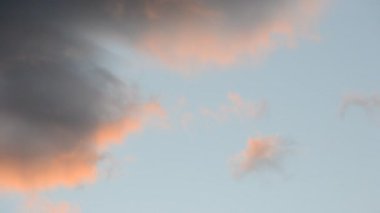 Bulutlar. Doğanın çekim gücü.