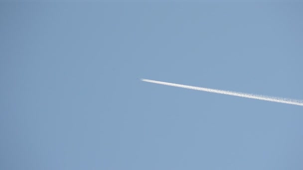 Céu Azul Com Avião Tiroteio Natureza — Vídeo de Stock