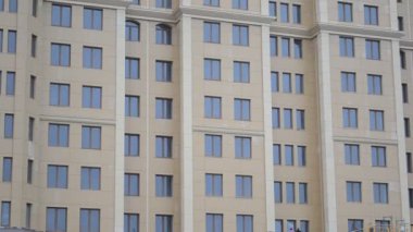 Binanın vurulması. Yeni yapı.