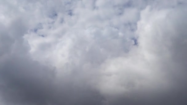 Gökyüzünde Bulutlar Uçuşuyor — Stok video