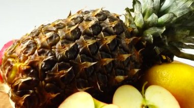 Ananas, elma ve limondan sonra hayat devam ediyor. Sağlıklı yemek..