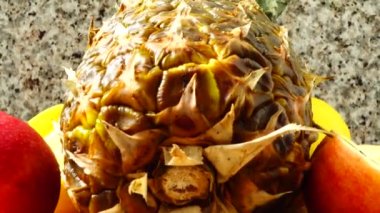 Ananas, elma ve limondan sonra hayat devam ediyor. Sağlıklı yemek..