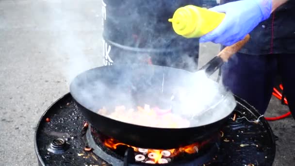 Asiatische Küche Kochen Einer Wok Pfanne Zeitlupe — Stockvideo