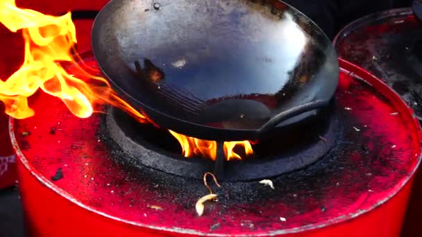 Aziatische Keuken Koken Een Wok Pan Langzame Beweging — Stockvideo