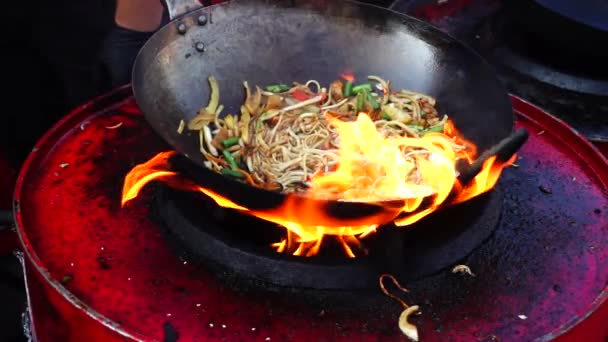 Aziatische Keuken Koken Een Wok Pan Langzame Beweging — Stockvideo