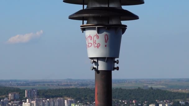Pigeons Sit Lantern Background City — Stock Video