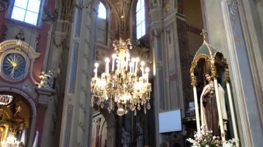 Katolik Katedrali 'nin vurulması. Lviv, Ukrayna.