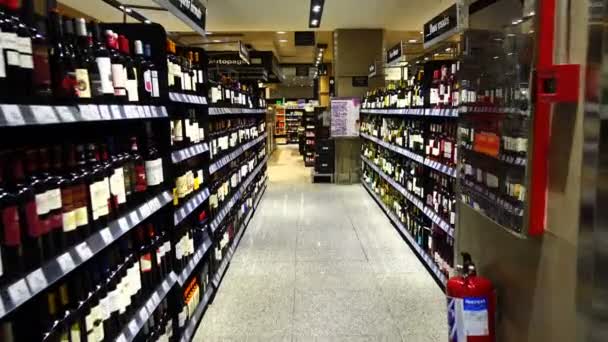 Madrid Spagna Aprile 2018 Alcool Supermercato Del Centro Commerciale — Video Stock