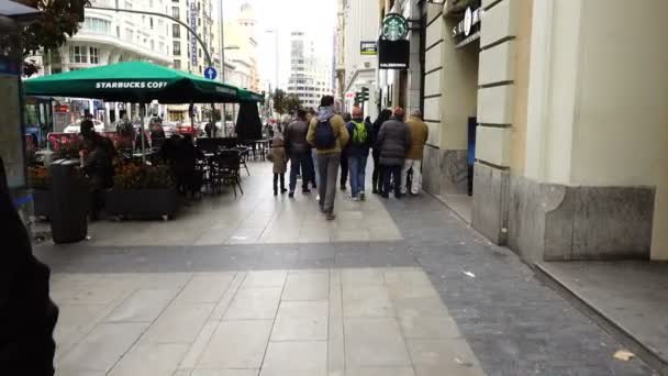 Madrid España Marzo 2018 Desconocidos Calle Gran Vía Madrid — Vídeos de Stock