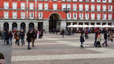 MADRID, İspanya - 26 Mart 2018 Plaza Mayor. Plaza Mayor, İspanyol başkentinin merkez meydanlarından biri. Plaza Belediye Başkanı (İngilizce: 