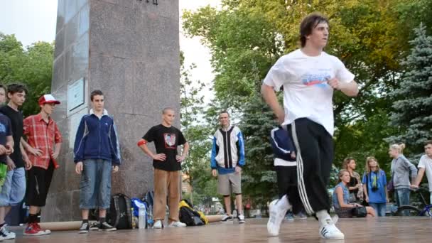 若いダンサーの都市エリアに関する声明 ウクライナ ベルディヤンスク — ストック動画