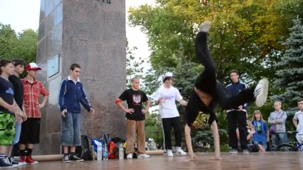 若いダンサーの都市エリアに関する声明 ウクライナ ベルディヤンスク — ストック動画