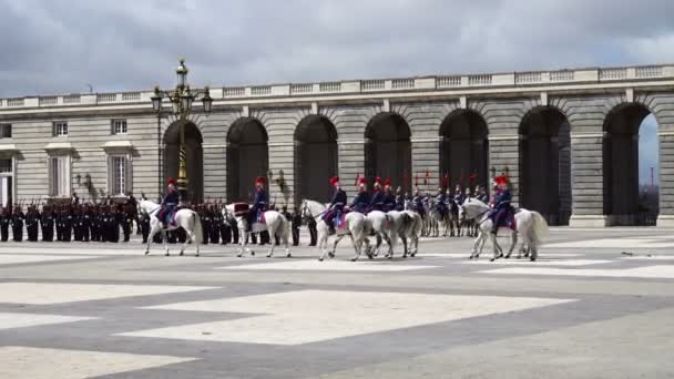 Madrid Spain April 2018 Ceremony Solemn Changing Guard Royal Palace — Stok video