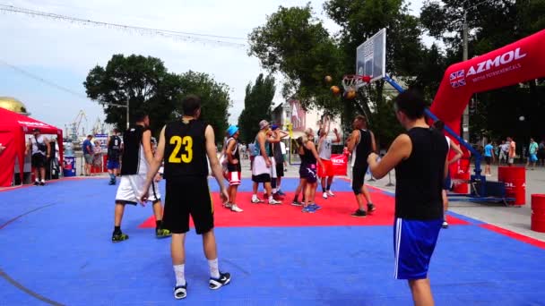 Ukraine Berdyansk Juli 2019 Öffentliche Wettbewerbe Streetball Zeitlupe — Stockvideo