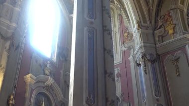 Katolik Katedrali 'nin vurulması. Lviv, Ukrayna.