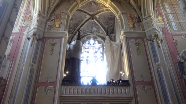 Skjutning Katolska Katedralen Lviv Ukraina — Stockvideo
