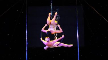 BERDYANSK, UKRAINE - Haziran 09, 2018: Ukrayna Şampiyonası katılımcılarının kutup dansı performansı 