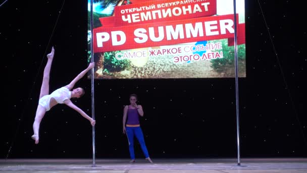 Berdyansk Ukraine 2018年6月9日 ポールダンスにおけるオールウクライナ選手権の参加者のパフォーマンス Summer — ストック動画