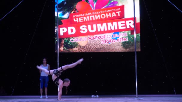 Berdyansk Ukraine 2018年6月9日 ポールダンスにおけるオールウクライナ選手権の参加者のパフォーマンス Summer — ストック動画
