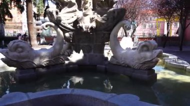 MADRID, İspanya - 26 Mart 2018 Madrid Tarih Müzesi. Şanlı çeşme.