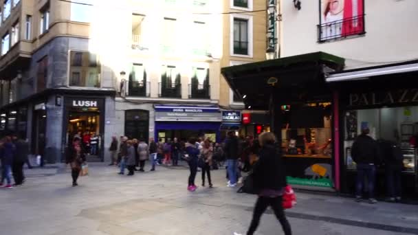 Madrid Spanien März 2018 Unbekannte Auf Der Straße Madrid Hauptstadt — Stockvideo