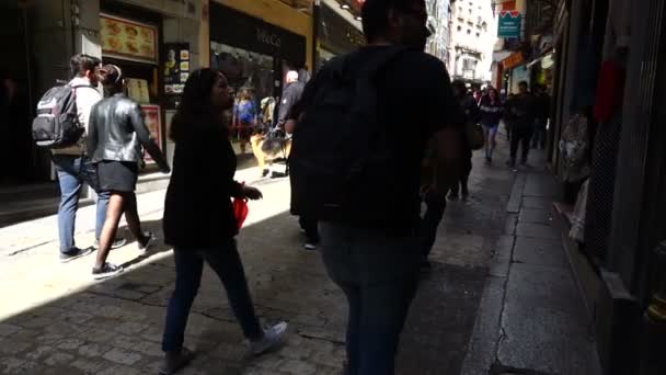 Toledo Španělsko Března 2018 Neznámí Lidé Nákupní Ulici Staré Části — Stock video