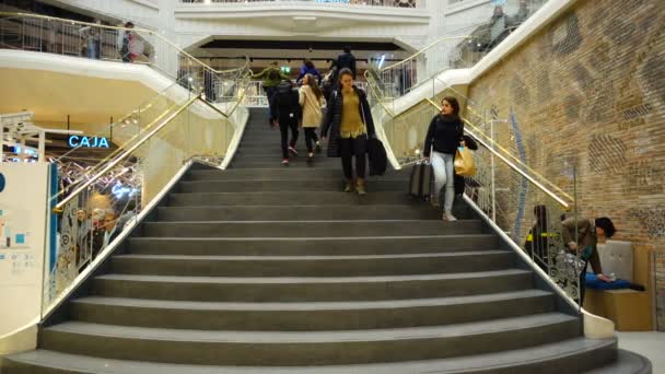 Madrid España Marzo 2018 Compradores Tienda Primark Gran Vía Con — Vídeo de stock