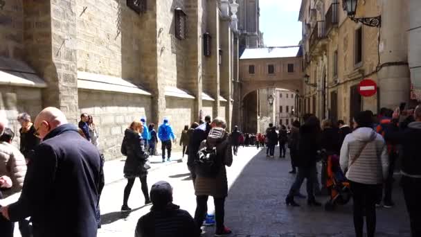 Toledo Spanien März 2018 Unbekannte Touristen Vor Der Primatenkathedrale Der — Stockvideo