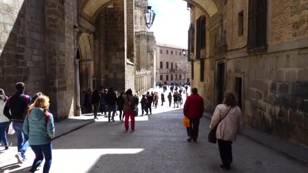 Toledo Spain March 2018 Unknown Tourists Primate Cathedral Saint Mary — Stock Video