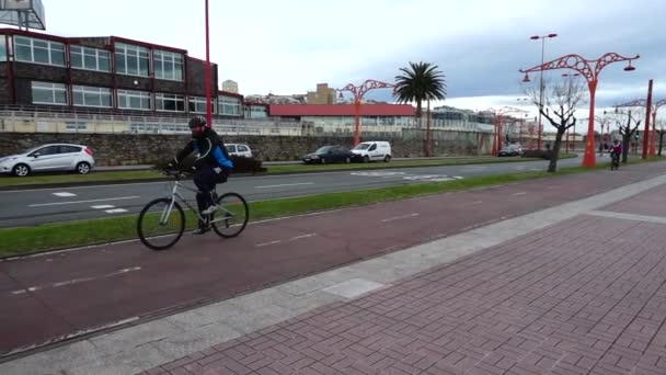 Coruna Espagne Avril 2018 Des Personnes Inconnues Font Vélo Sur — Video