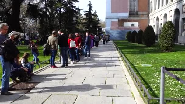 Madrid Espanha Abril 2018 Longa Fila Museo Del Prado Horas — Vídeo de Stock