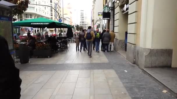 马德里马德里 2018年3月25日 马德里街头不明身份者 — 图库视频影像