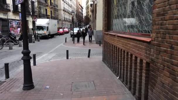 马德里马德里 2018年3月25日 马德里街头不认识的人 射击在运动 盖伊区恰卡 马德里最时尚 最可耻 最时尚的先锋区 — 图库视频影像
