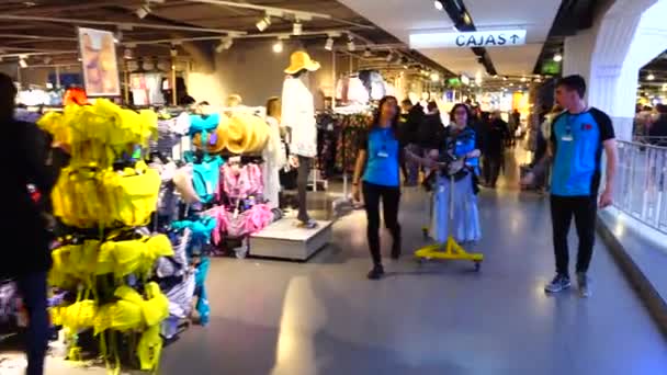 Madrid Span Mart 2018 Primark Gran Mağazasından Alıcılar Dükkan Manchester — Stok video