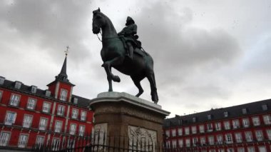 MADRID, İspanya - 26 Mart 2018 Plaza Mayor. Plaza Mayor, İspanyol başkentinin merkez meydanlarından biri. Plaza Belediye Başkanı (İngilizce: 