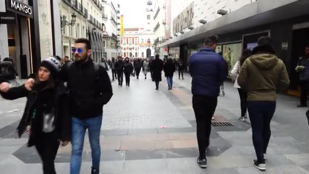 Madrid Spanien März 2018 Unbekannte Auf Den Straßen Madrid Preciados — Stockvideo