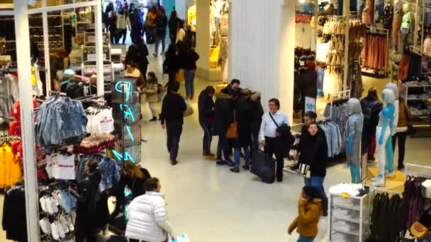 Madrid Spain March 2018 Pembeli Toko Primark Gran Untuk Tujuan — Stok Video