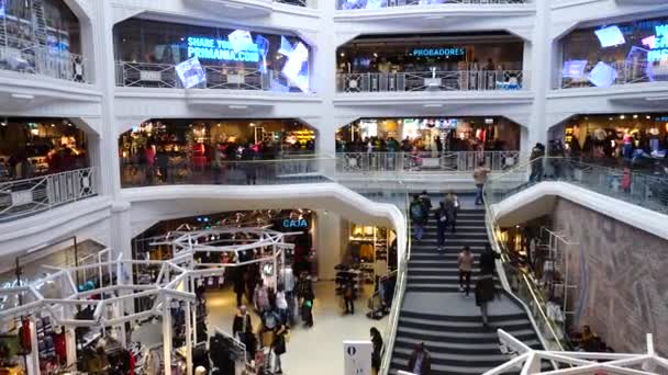Madrid España Marzo 2018 Compradores Tienda Primark Gran Vía Con — Vídeo de stock
