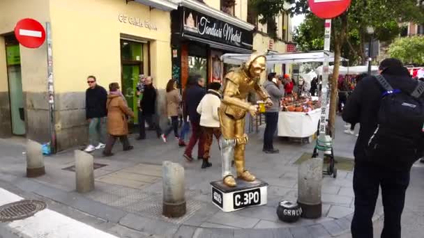 Madrid Spain March 2018 Невідомі Актори Розважають Громадськість Ринку Rastro — стокове відео