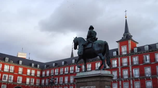 マドリード スペイン 2018年3月26日 マヨール広場 プラザ市長 スペインの首都の中央広場の一つ フィリップ3世の時代に広場市長 英語版 が建設された — ストック動画