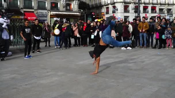 Мадрид Испания Марта 2018 Года Танцоры Площади Пуэрта Дель Соль — стоковое видео