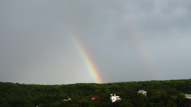 Arc-en-ciel après la pluie.